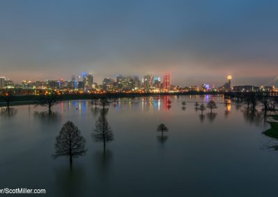 00873 Flooded Trinity River at dawn, low-hanging clouds, February 2018, Dallas, TX
