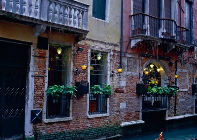 617 Venice gondolas and restaurant
