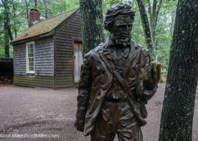 08877 08880 Statue of Henry David Thoreau & cabin replica at Walden Pond State Reservation, Concord, MA