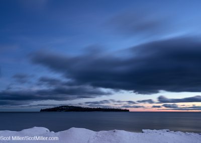 02643 Winter dusk, Lake Superior, Grand Portage National Monument, Minnesota